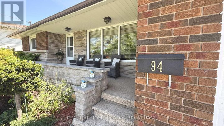 Property Photo:  94 Wellington Street  ON L3B 1B1 