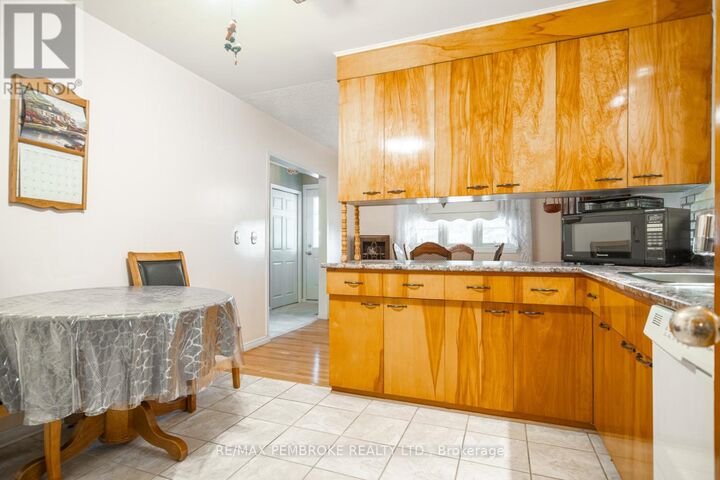 Property Photo:  784 Mackay Street  ON K8A 1H2 