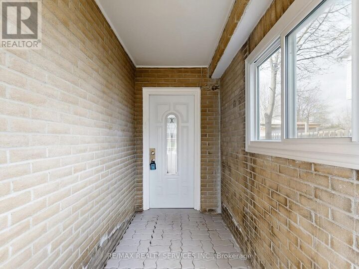 Property Photo:  9 Glenridge Road  ON L6S 1N2 