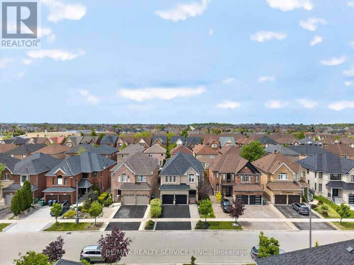 Property Photo:  3365 Destination Drive  ON L5M 7W6 