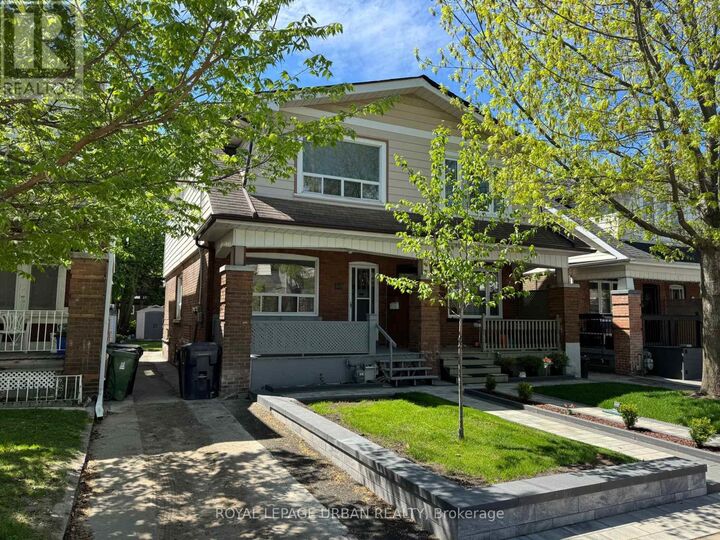 Property Photo:  405 Milverton Boulevard Upper  ON M4J 1W1 