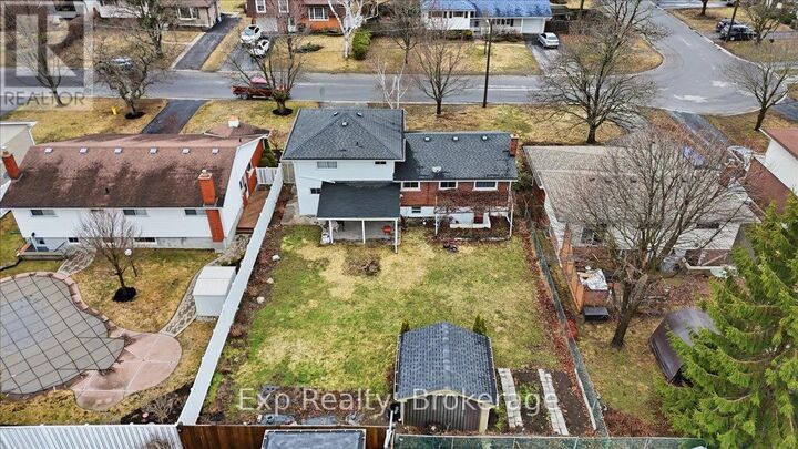 Property Photo:  15 Thorncliffe Drive  ON K8P 4L3 