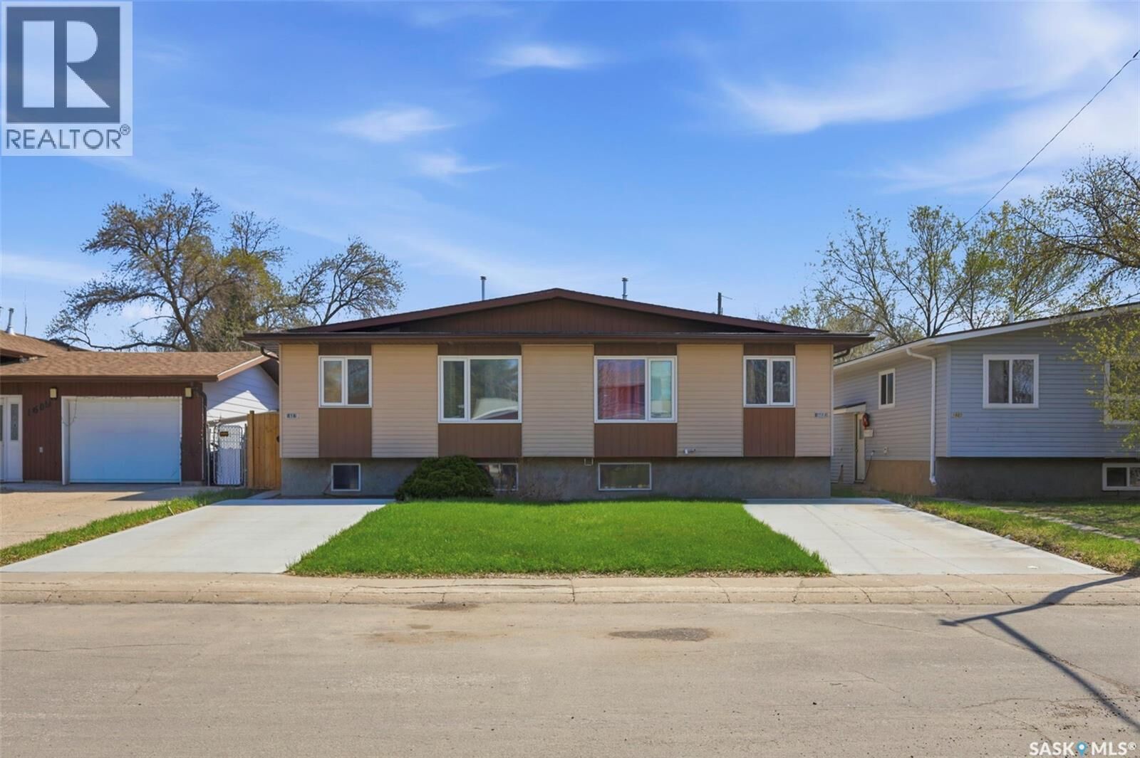 Property Photo: 1605-1607 Laura Avenue SK S7N 2T2