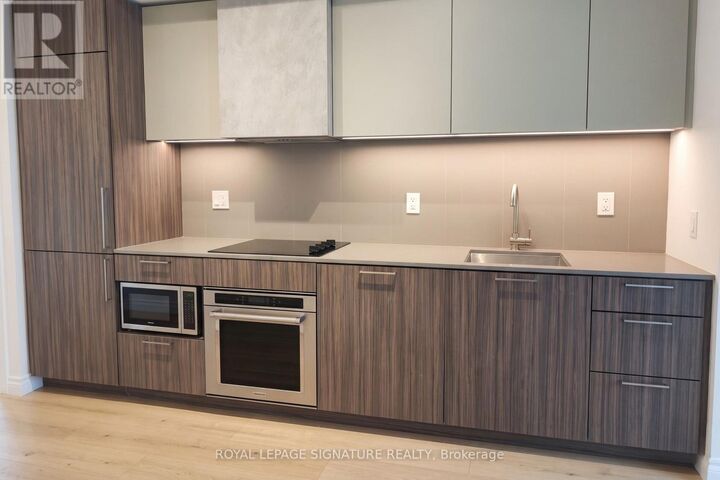 Property Photo: 19 Western Battery Road 2819 ON M6K 0E3