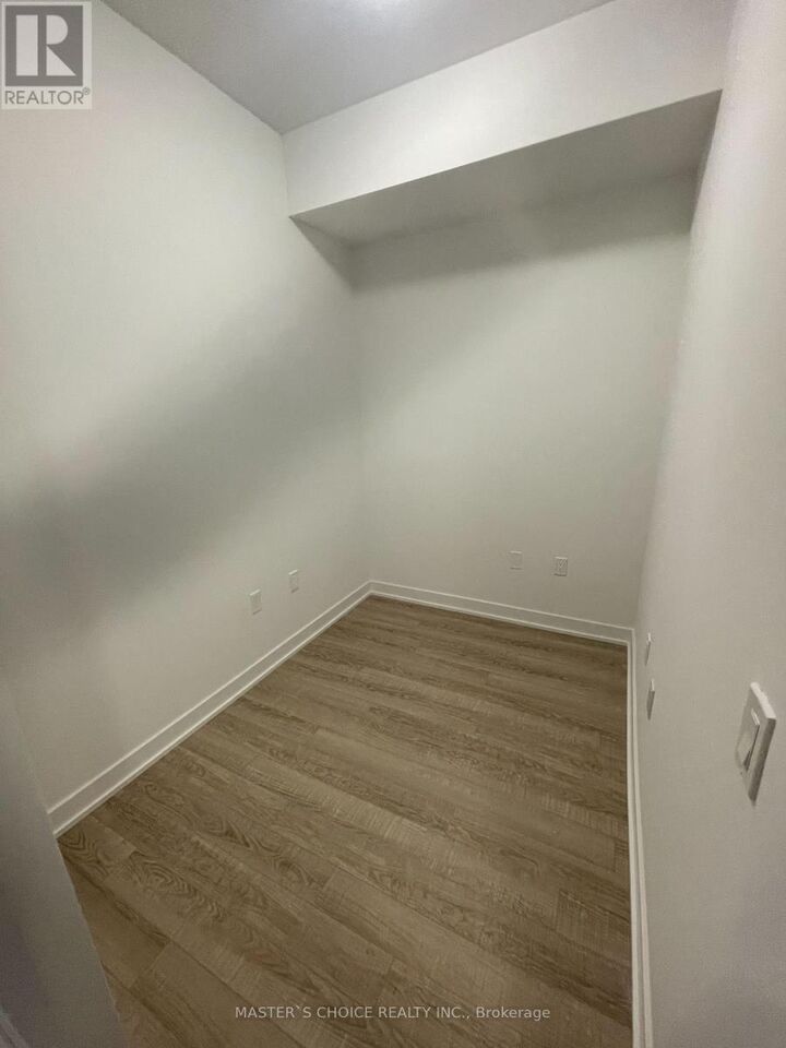 Property Photo:  250 Lawrence Avenue West 617  ON M5M 1B1 