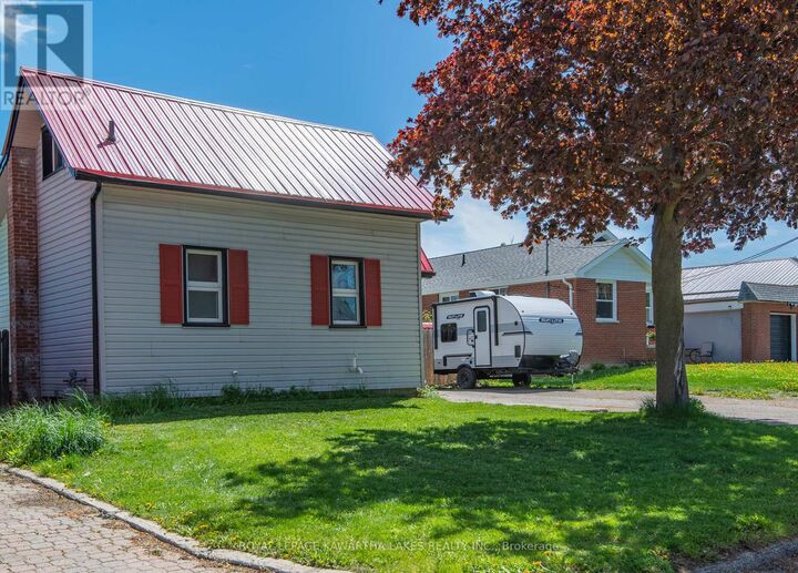 Property Photo: 8 Wolfe Street ON K9V 2H9