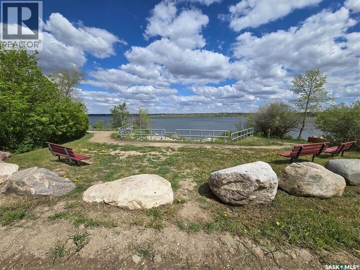 Property Photo:  450 And 452 8th Street E  SK S0G 4C0 