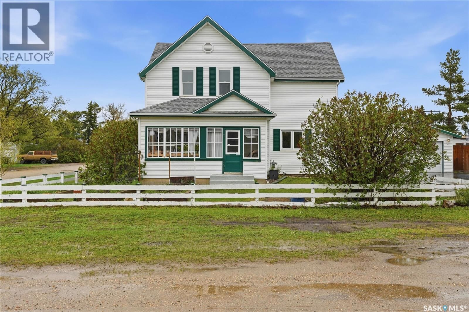 Property Photo:  12 Alexandra Street  SK S0H 3E0 