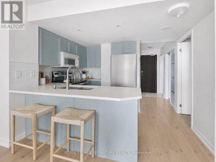 Property Photo:  231 Fort York Boulevard 1102  ON M5V 1B2 