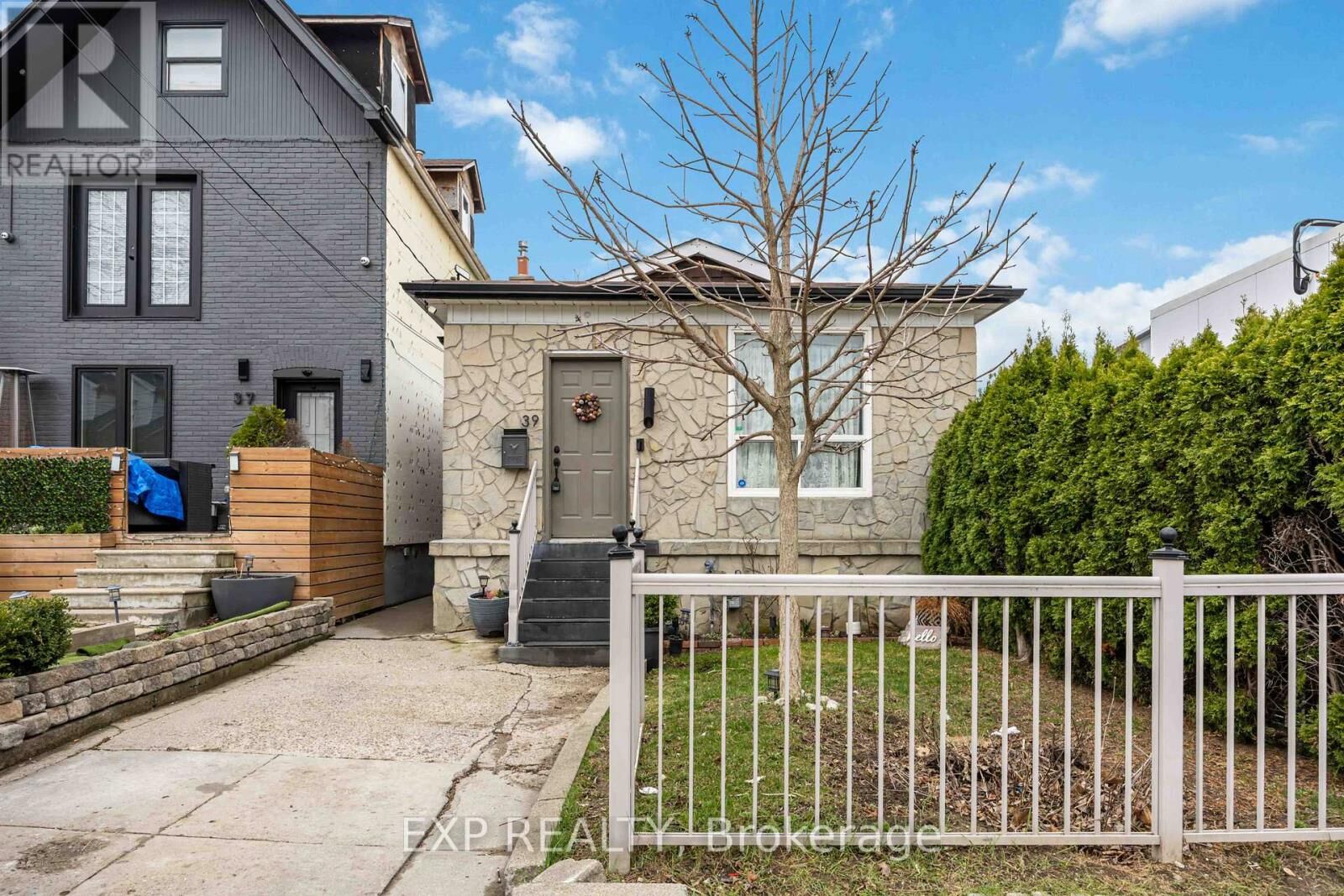 Property Photo: 39 Rowntree Avenue Main ON M6N 1R6