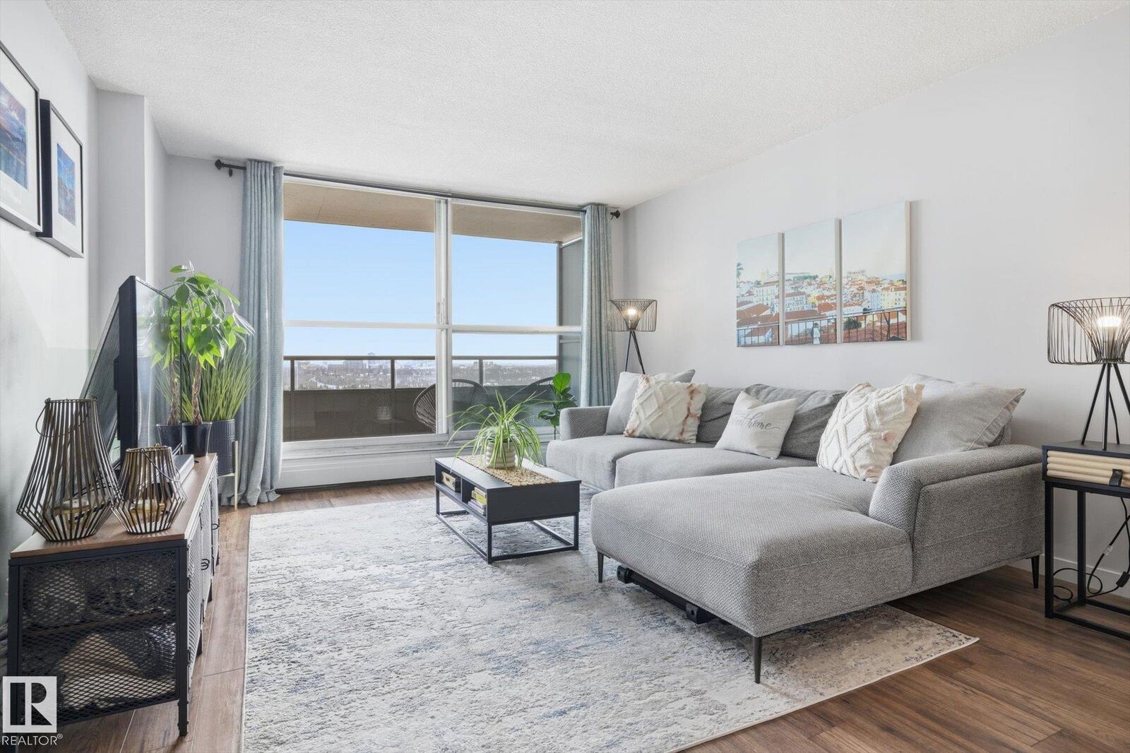 Property Photo:  13910 Stony Plain Road NW 1513  AB T5N 3R2 