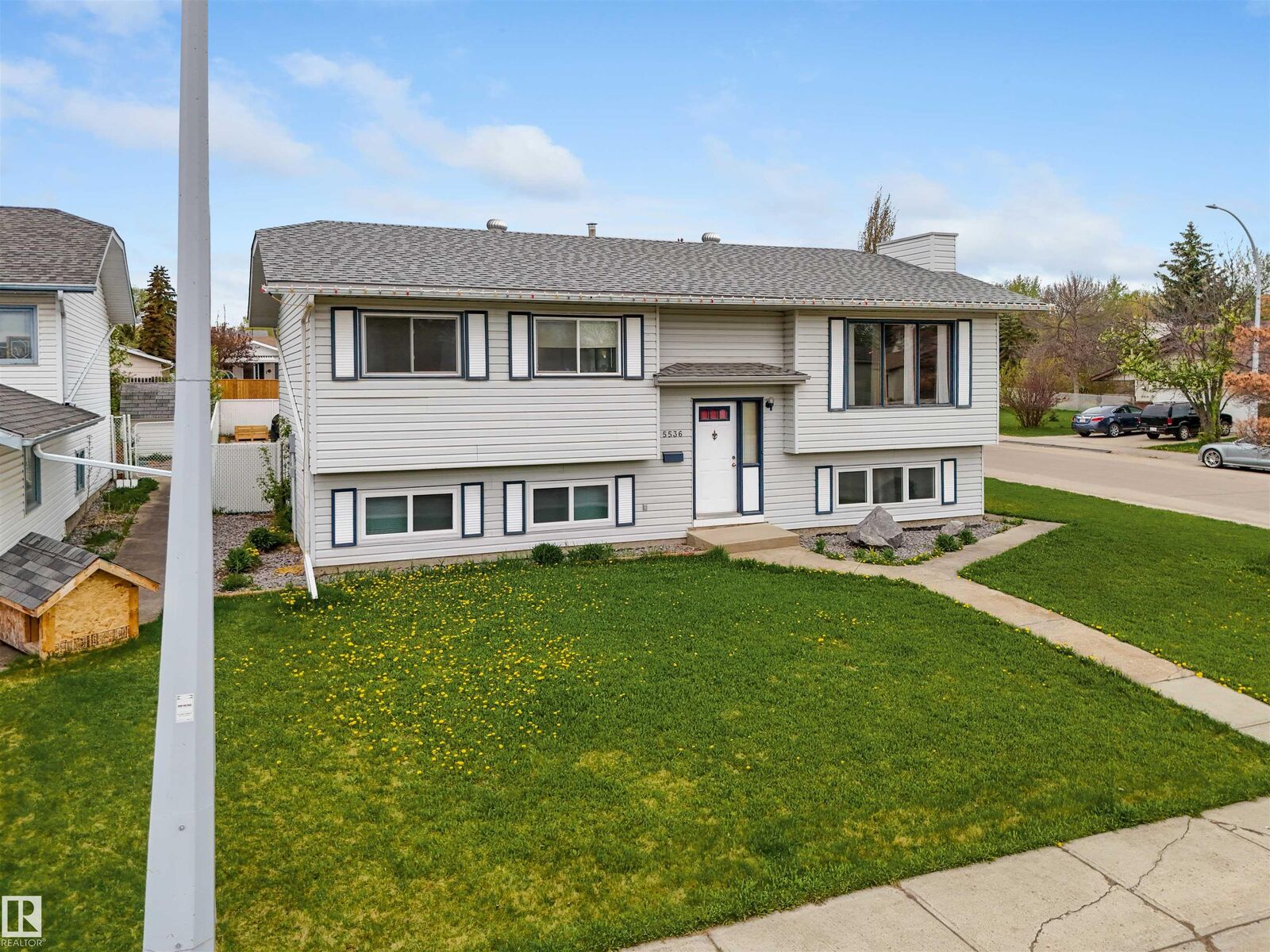 Property Photo:  5536 42 Street  AB T7A 1A7 