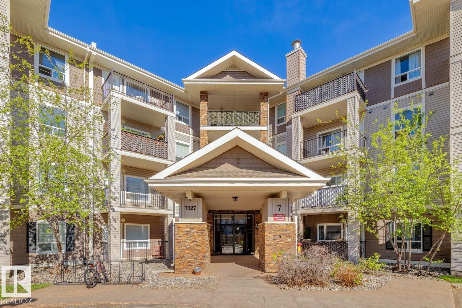 Property Photo: 7327 South Terwillegar Drive NW 7419 AB T6R 0L8