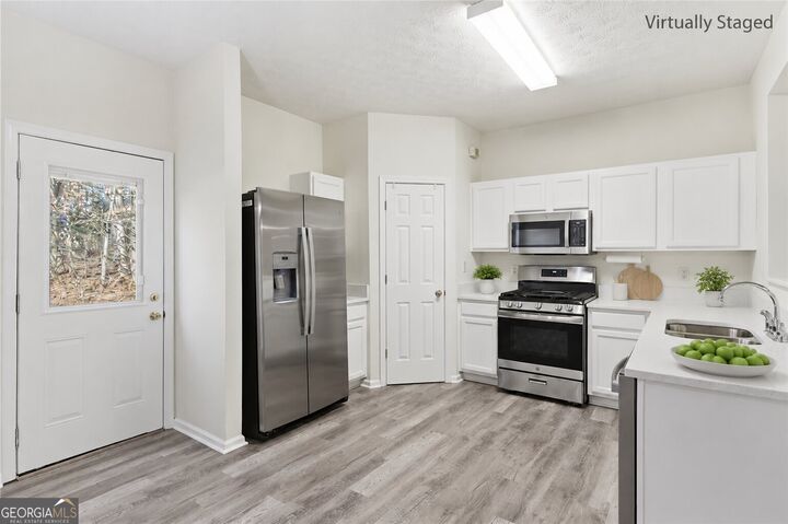 Property Photo: 2913 Greyhawk Lane GA 30040