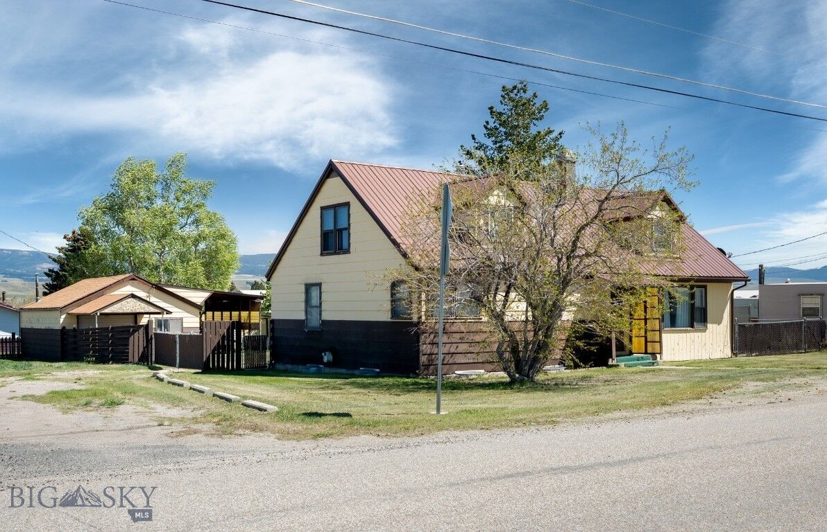 Property Photo:  709 Oregon Street  MT 59722 