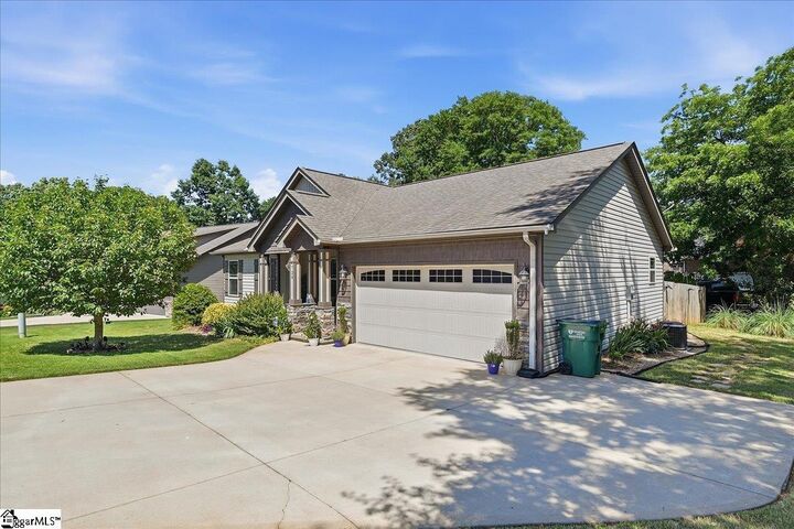Property Photo:  739 Kingswood Valley Drive  SC 29369 