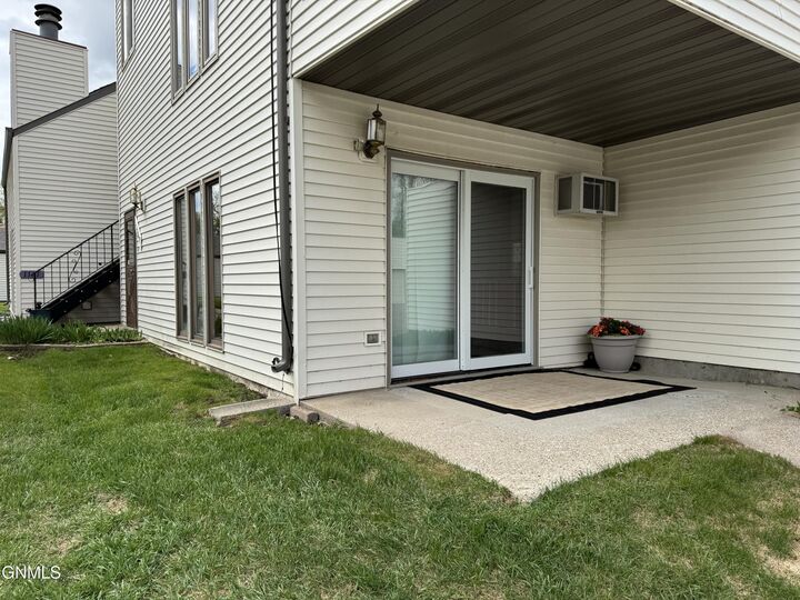 Property Photo:  1147 Jefferson Avenue  ND 58504 