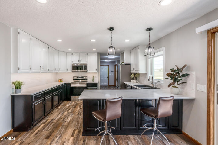 Property Photo:  6504 Tj Lane  ND 58503 