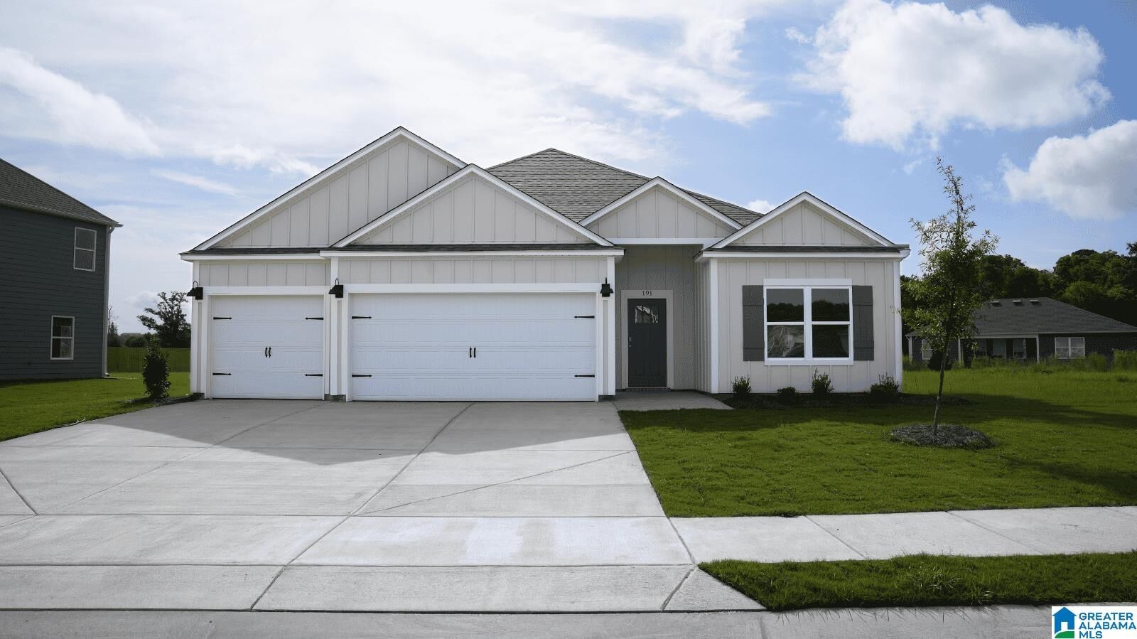 Property Photo:  191 Aberdeen Loop  AL 35040 