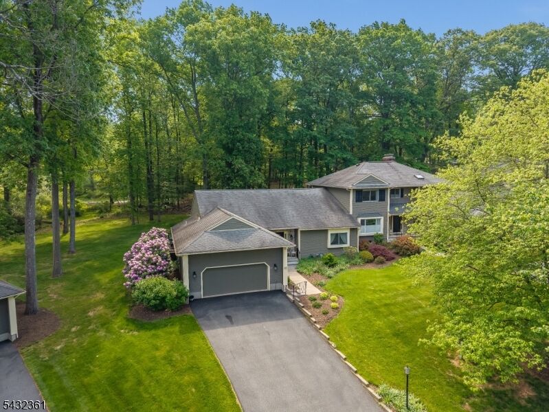 Property Photo:  49 Hunters Cir  NJ 08833 