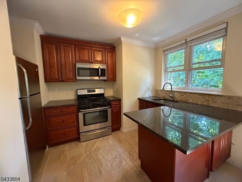 Property Photo: 160 Gordonhurst Ave E21 NJ 07043