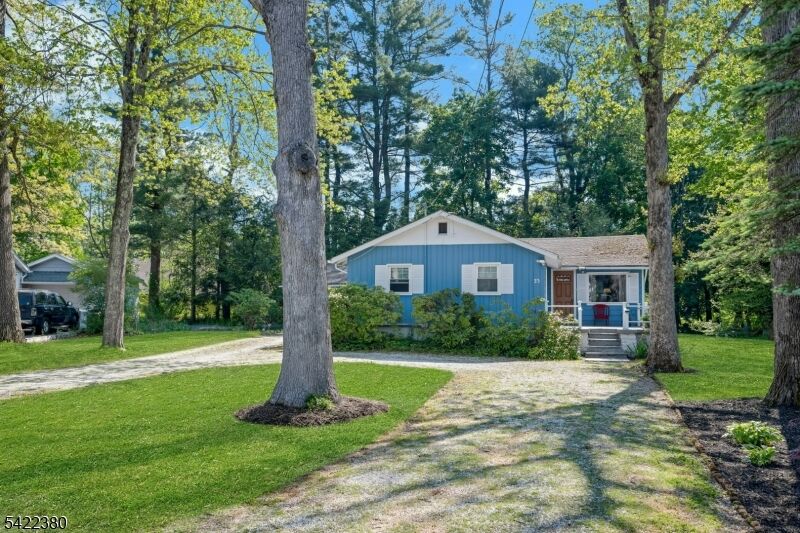 Property Photo: 23 Cottonwood Ct NJ 07460
