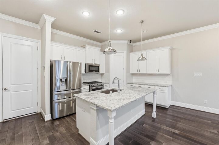 Property Photo:  1121 Shepherd Oaks Drive  TX 77018 