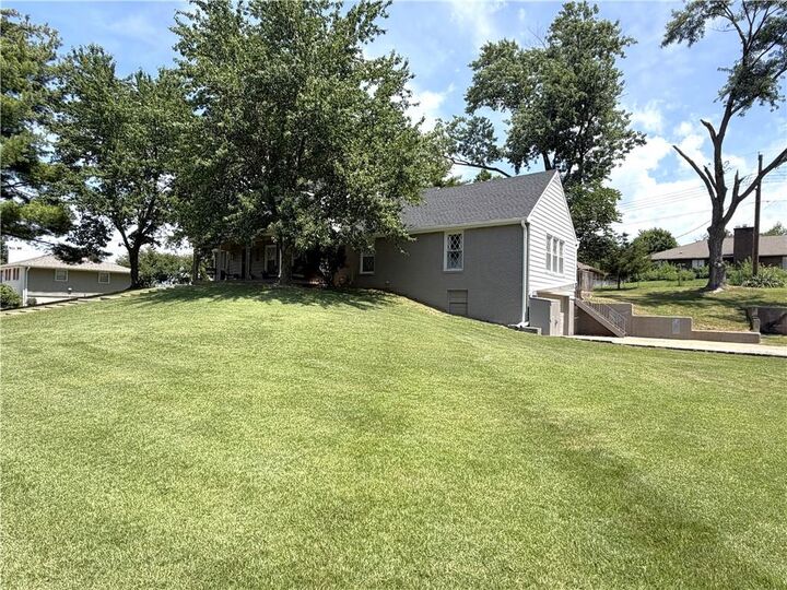 Property Photo:  1601 Maple Street  MO 64601 