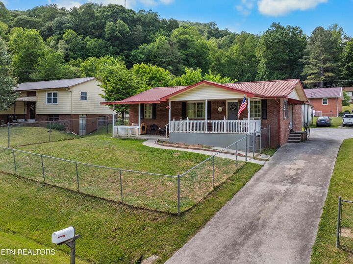 Property Photo: 406 Douglas Lane TN 37762