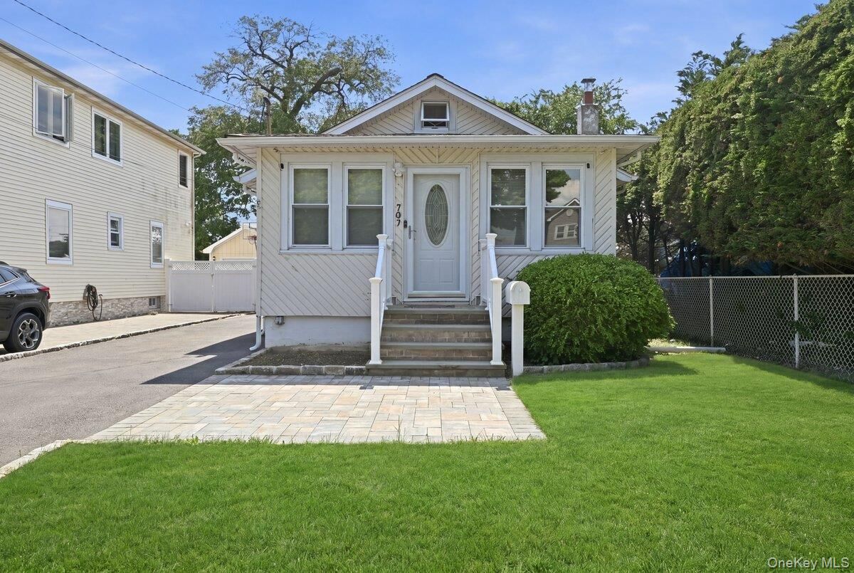 Property Photo:  707 5th Street S  NY 11757 