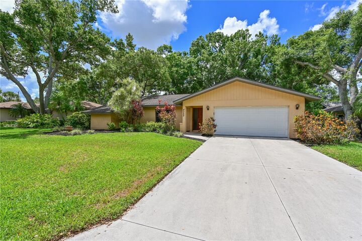 Property Photo:  4322 Pasadena Court  FL 34233 