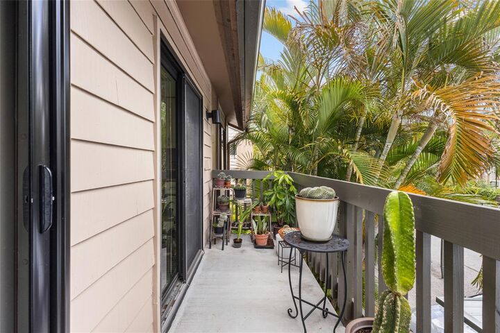 Property Photo: 1702 Glenhouse Drive 410 FL 34231