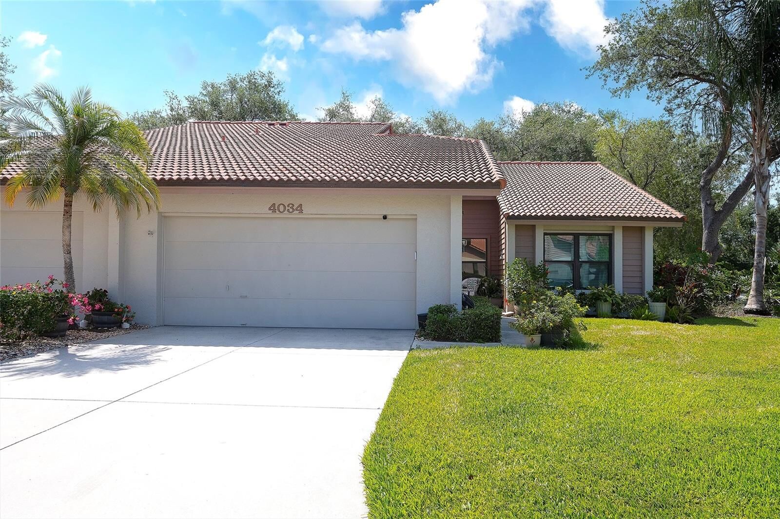 Property Photo: 4034 Wilshire Circle E 154 FL 34238