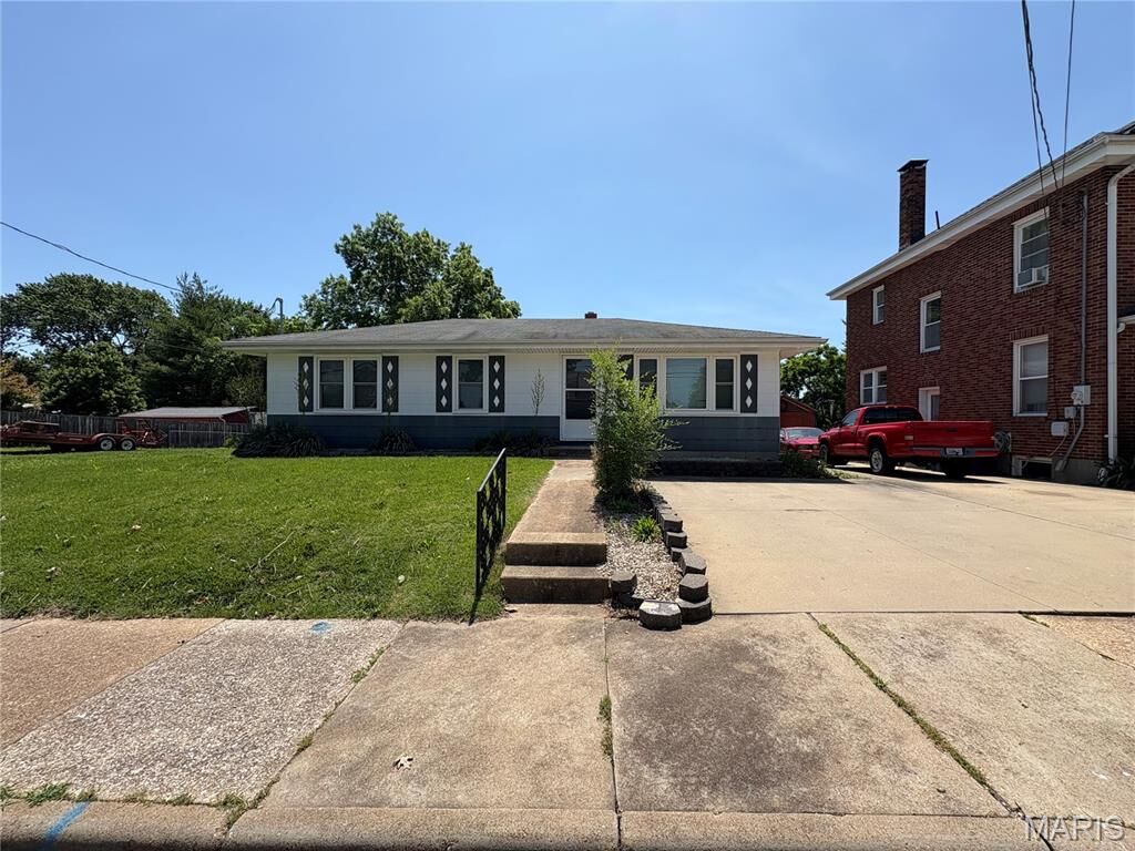Property Photo:  736 W 5th Street  MO 63090 
