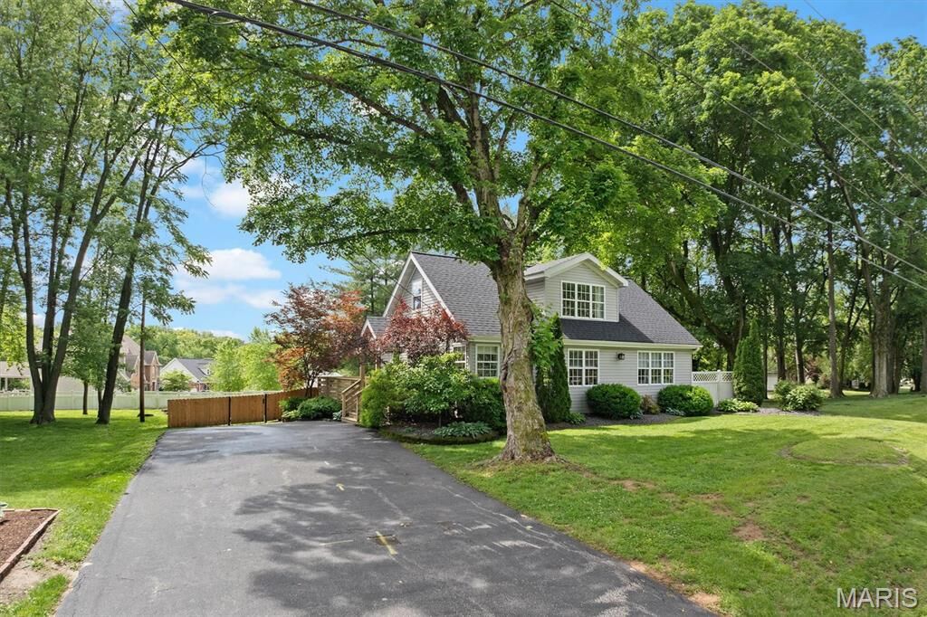 Property Photo:  327 Glen Carbon Road  IL 62034 