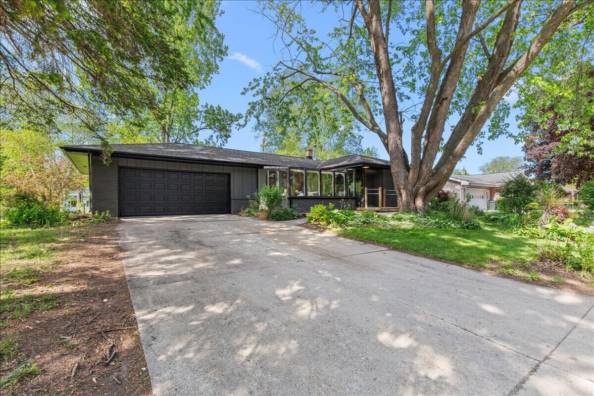 Property Photo: 234 Green Valley Pl WI 53095