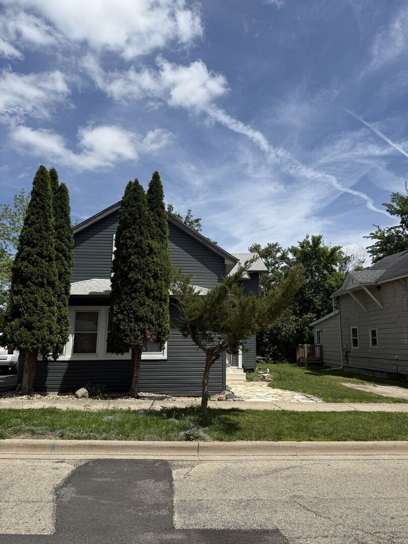 Property Photo:  204 Iowa Avenue  IL 60433 