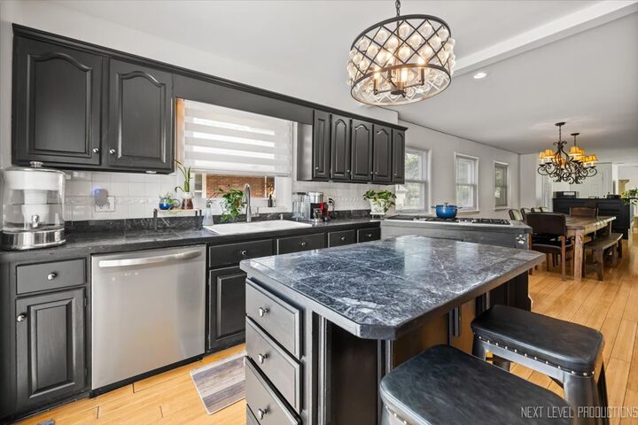 Property Photo: 83 N Park Boulevard IL 60137