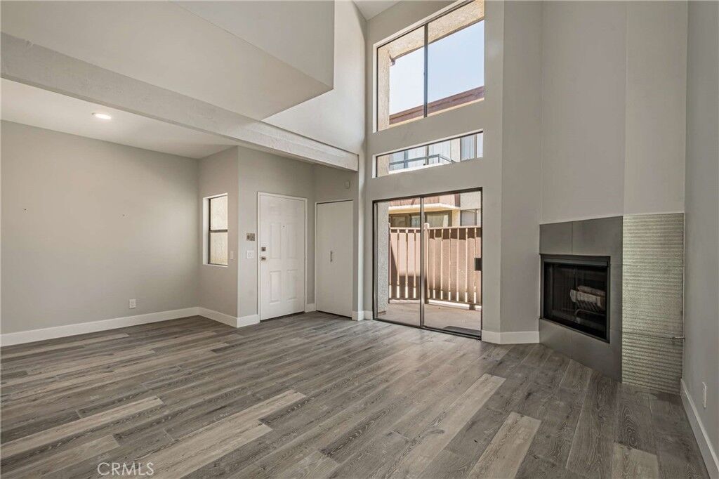 Property Photo:  6323 Reseda Boulevard 2  CA 91335 
