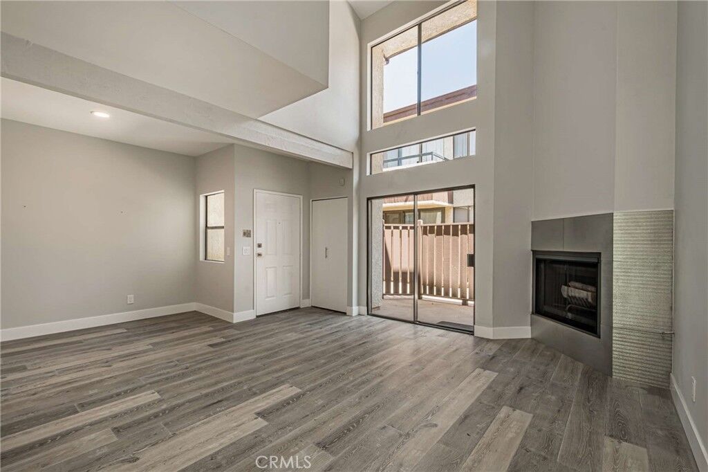 Property Photo:  6323 Reseda Boulevard 2  CA 91335 