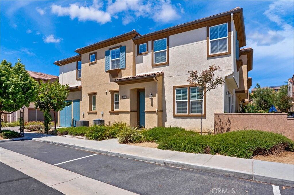 Property Photo:  40311 Calle Real  CA 92563 