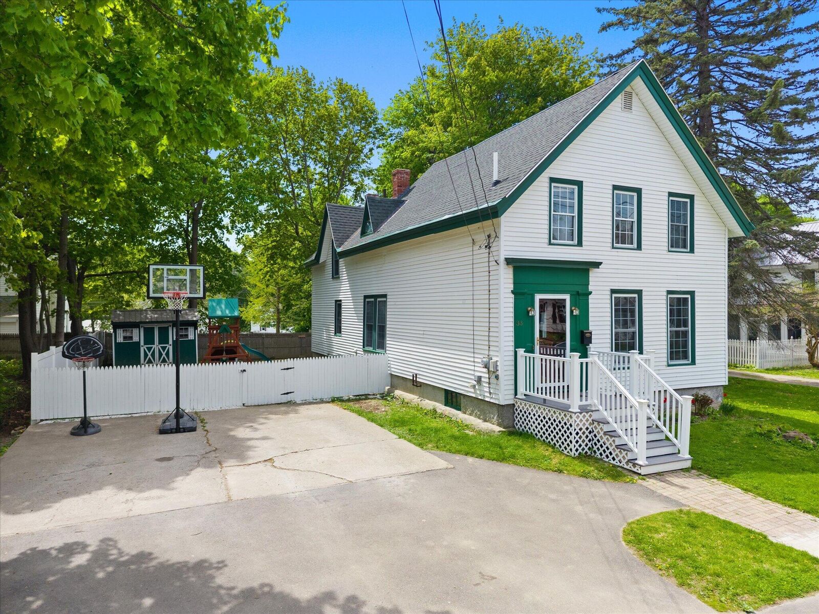 Property Photo:  33 Jefferson Street  ME 04401 