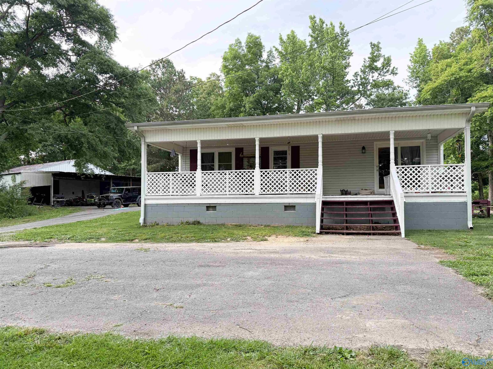 Property Photo: 286 County Road 1241 AL 35179