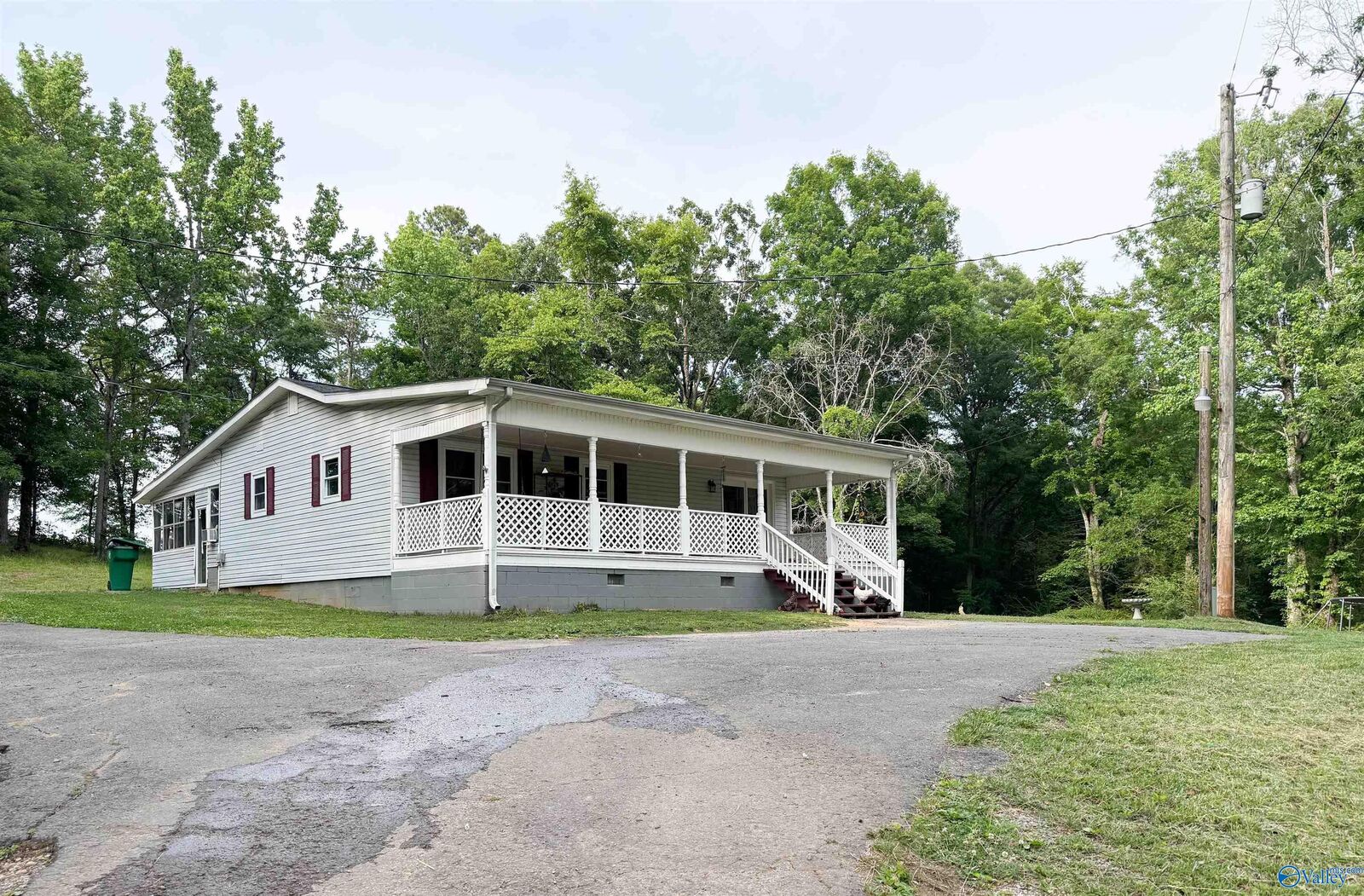 Property Photo:  286 County Road 1241  AL 35179 