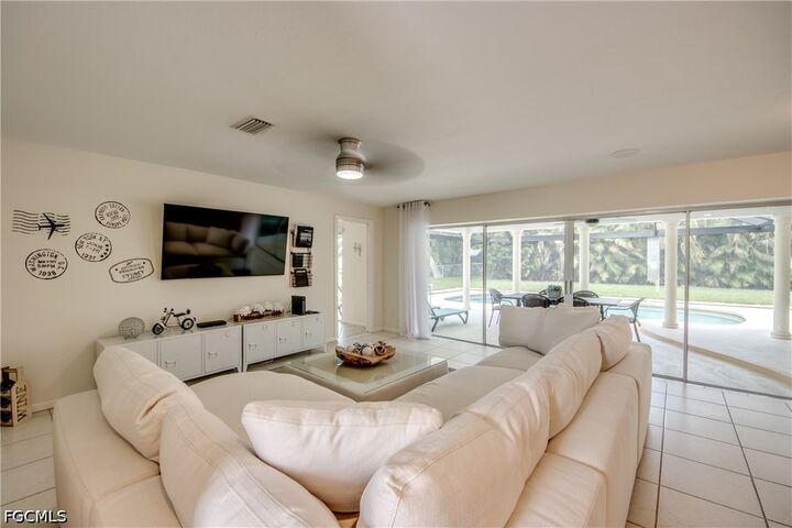 Property Photo:  4424 SE 11th Place  FL 33904 