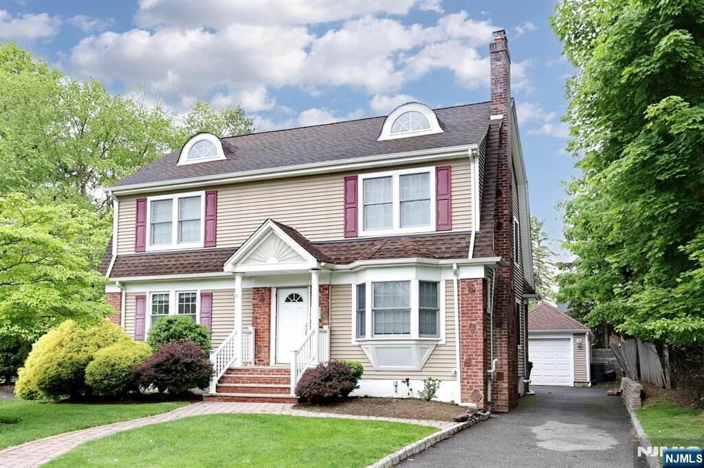 Property Photo:  7 Short Street  NJ 07640 