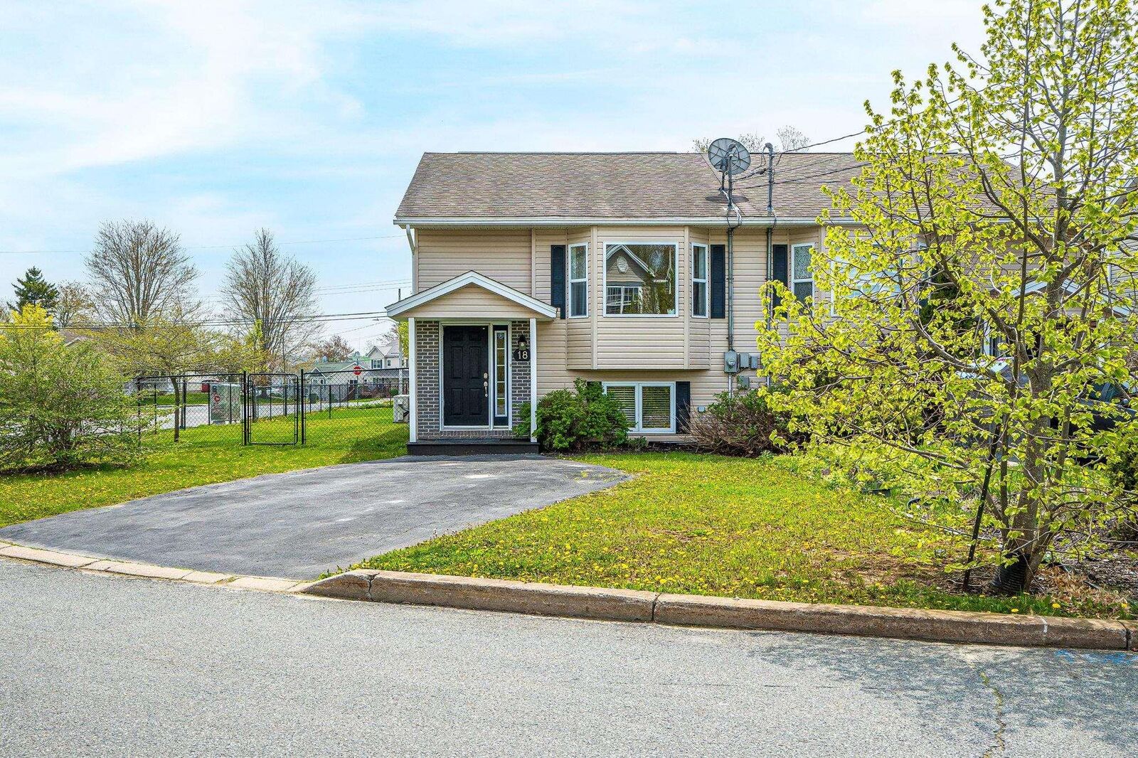 Property Photo:  18 Batten Crescent  NS B4E 3G6 