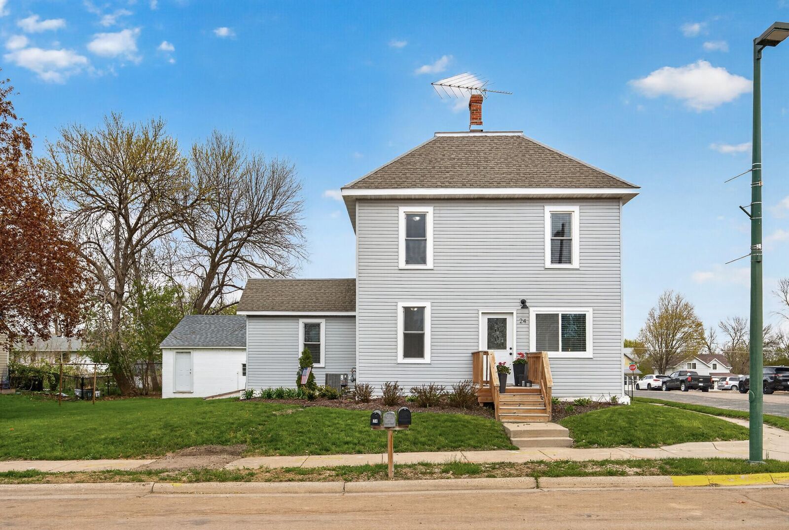 Property Photo:  24 Main Street E  MN 55397 