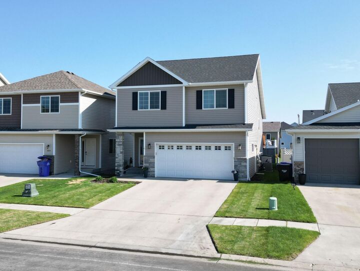 Property Photo: 5817 57 Avenue S ND 58104