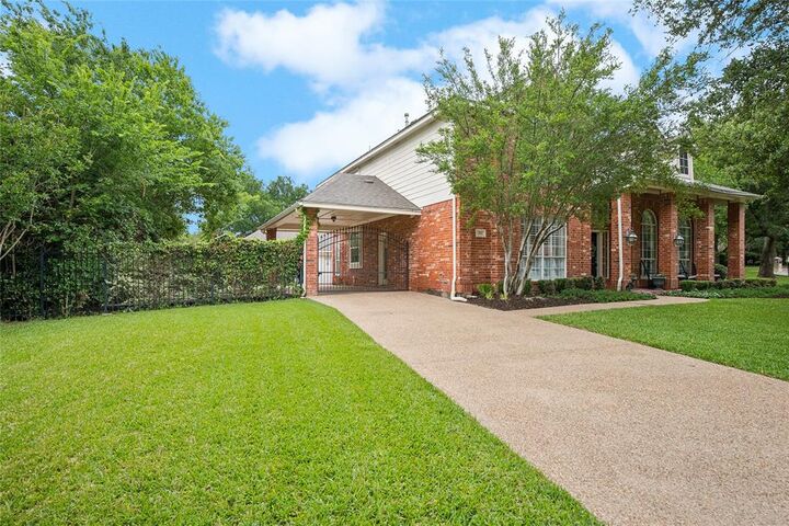 Property Photo: 703 Heatherglen Drive TX 76092